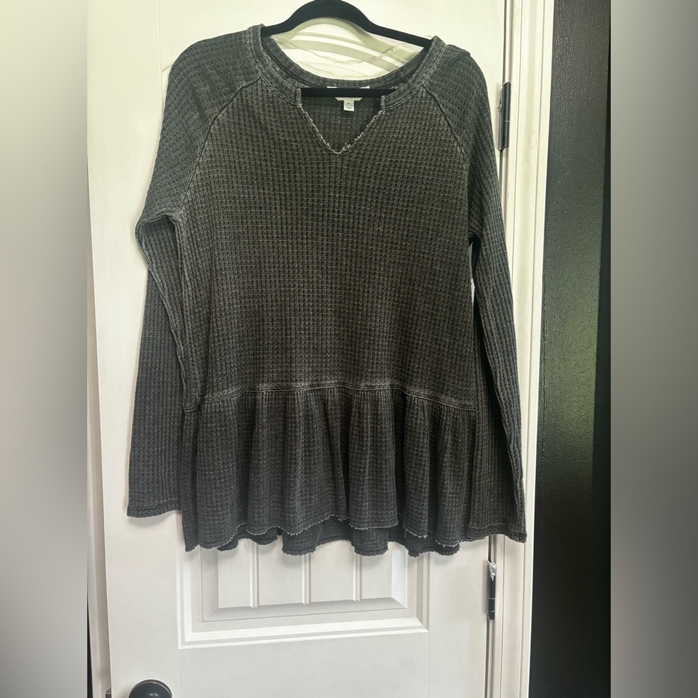 Long sleeve grey shirt